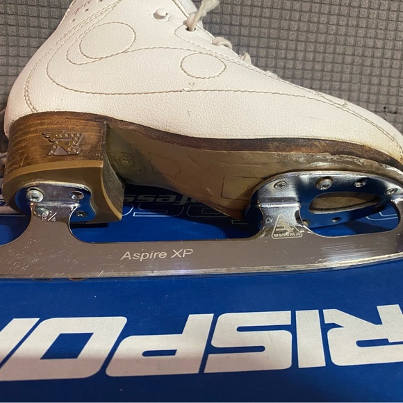 Risport Royal Pro 225B Skates With Jackson Ultimate Aspire Blades & Extra Guard - Picture 14 of 15